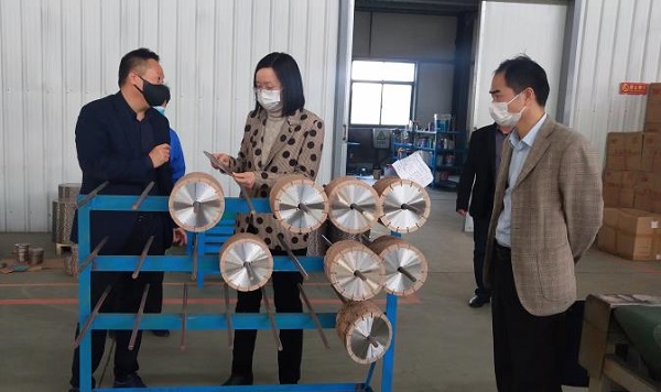 鄂州市市委常委、統(tǒng)戰(zhàn)部部長(zhǎng)鄒霞 蒞臨湖北昌利公司調(diào)研