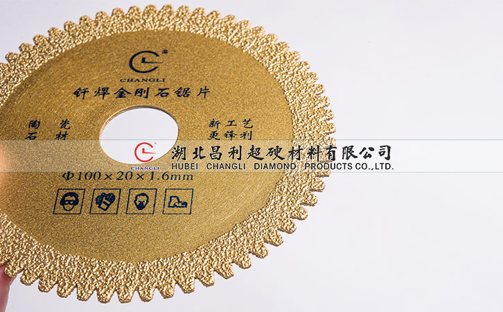 這方法有利于防止金剛石鋸片的偏差，從而提高石材加工質(zhì)量