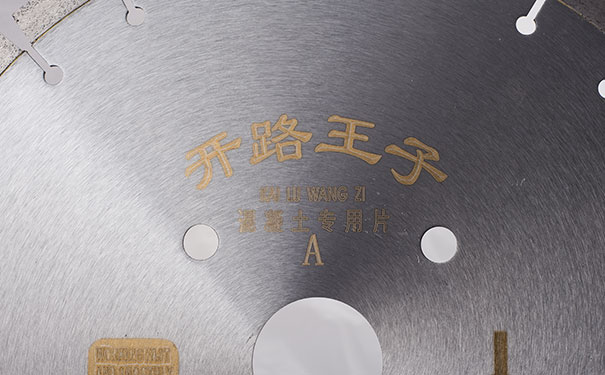 國(guó)內(nèi)石材加工鋸片基體規(guī)格從200mm開(kāi)始，最大達(dá)到3500 mm